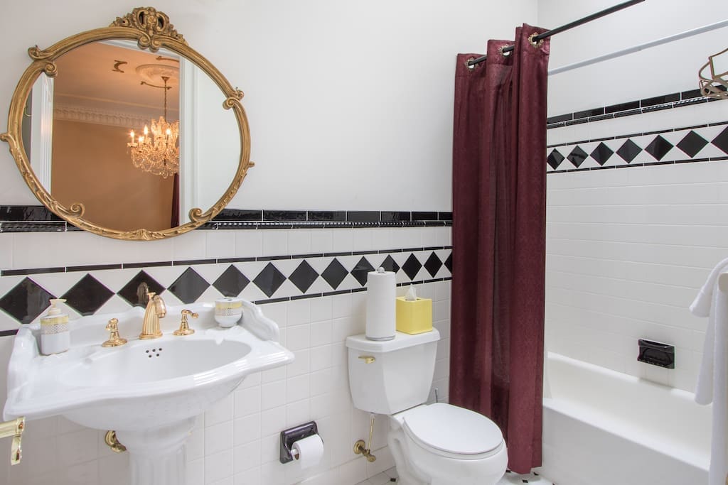 Georgian Room Private Bathroom