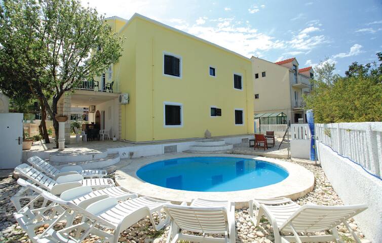 Dragan’s Den managed Airbnb listing 1