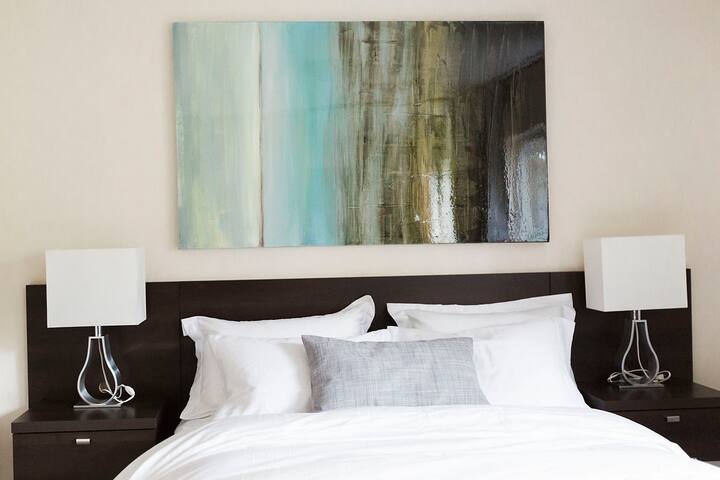 Parkside Character Home, 6 min from Downtown gallery image 4