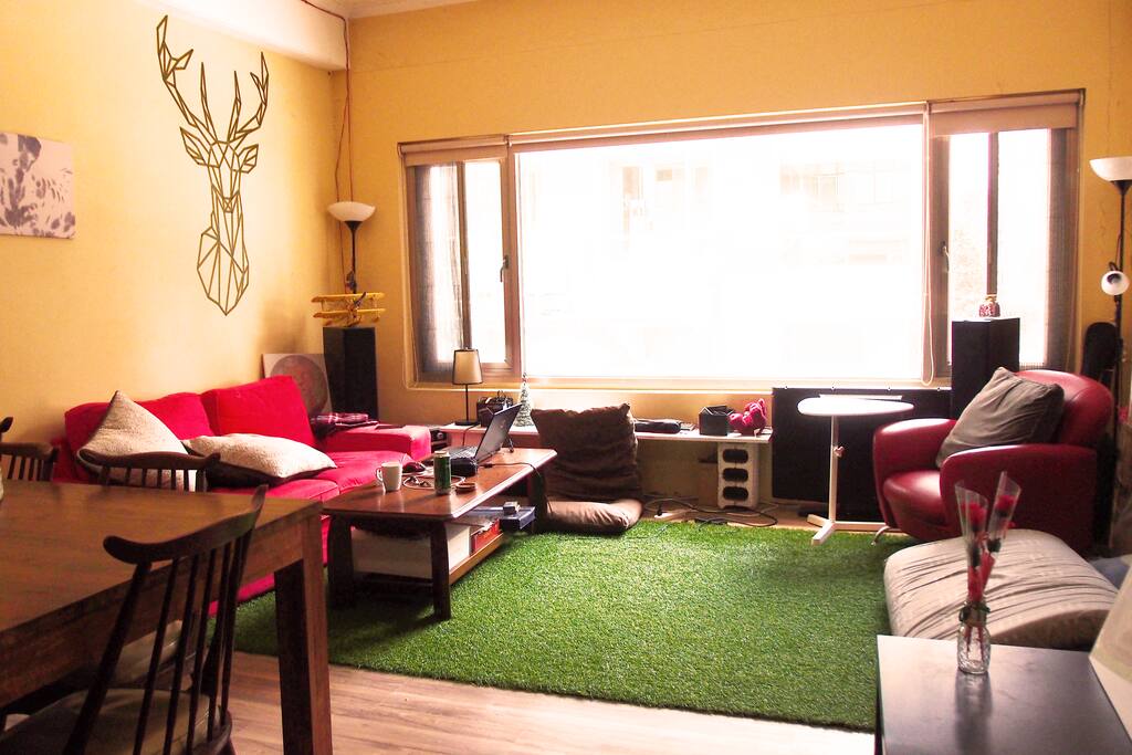 2F LIVING ROOM