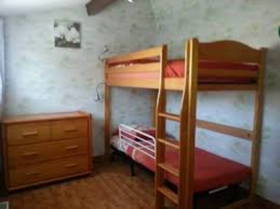 Single bed for 1 person with carpet