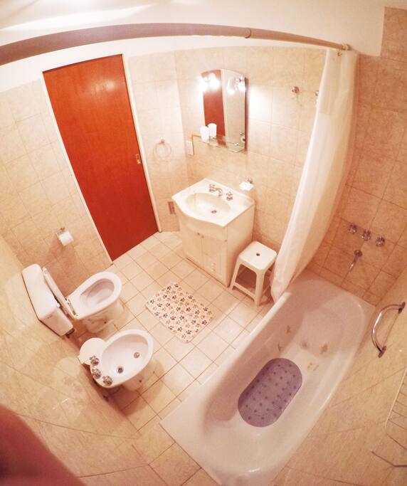 Baño completo con bañera