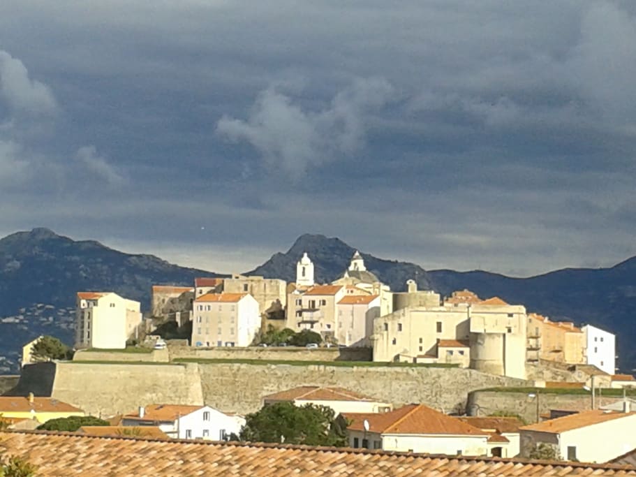 la citadelle génoise vue de la terrasse