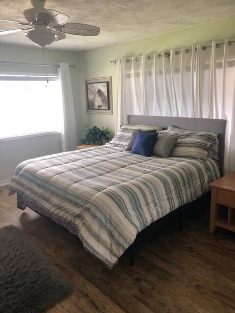 Private entrance 2 bedroom/1 bath