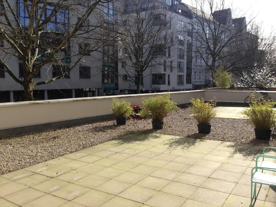Dachterasse kann vollständig genutzt werden. Ab April / Mai Hängematte + Loungemöbel + Grill zur Nutzung vorhanden