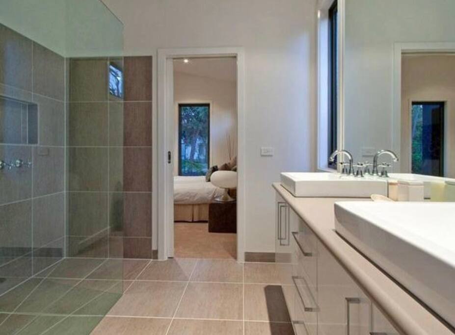 Master Ensuite