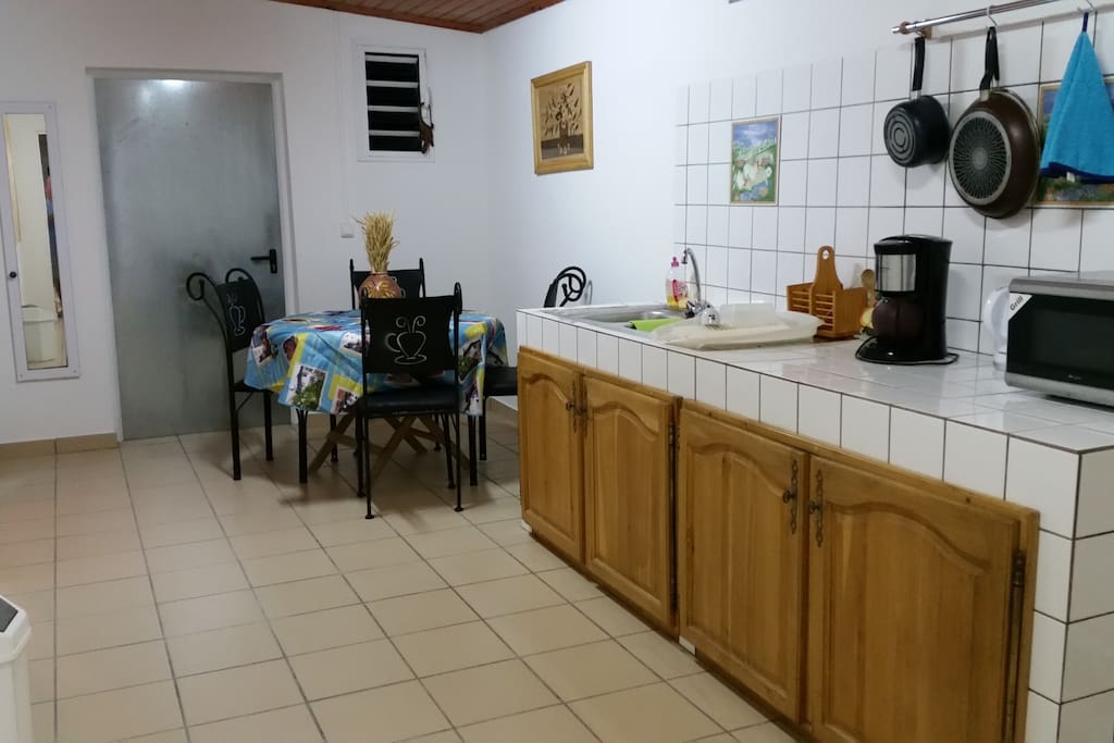 Salle à manger+vaisselle