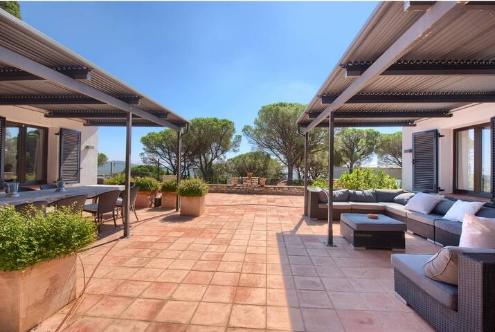 Begur! Superb villa, pool, garden 8/10 people. gallery image 5