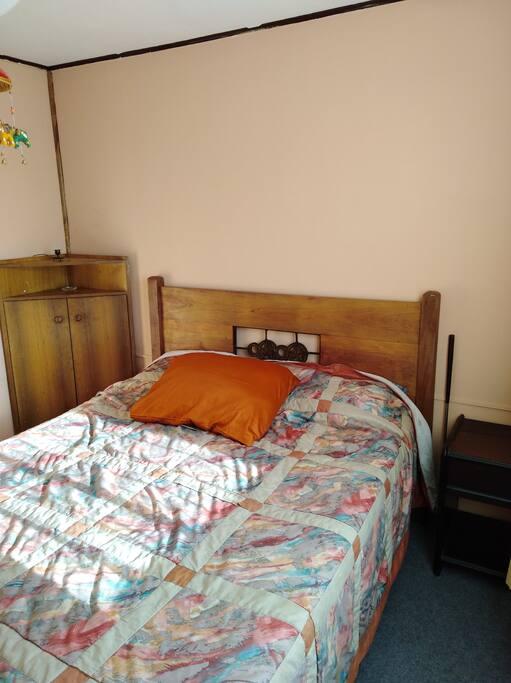 Pieza con cama matrimonial