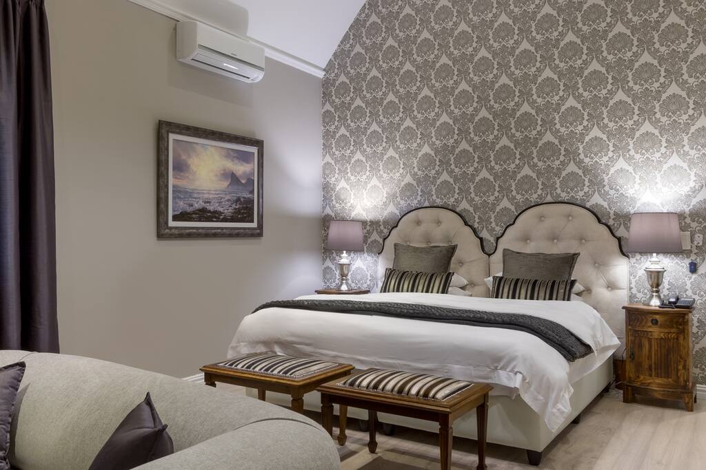 Manor House Room 1