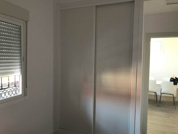 Armario de la habitacion con 2 camas ინდივიდუალური/ გარდერობი საძინებელი 2 ერთადგილიანი საწოლით / Placard de la chambre avec 2 lits