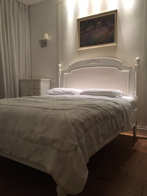 Quarto com cama de casal