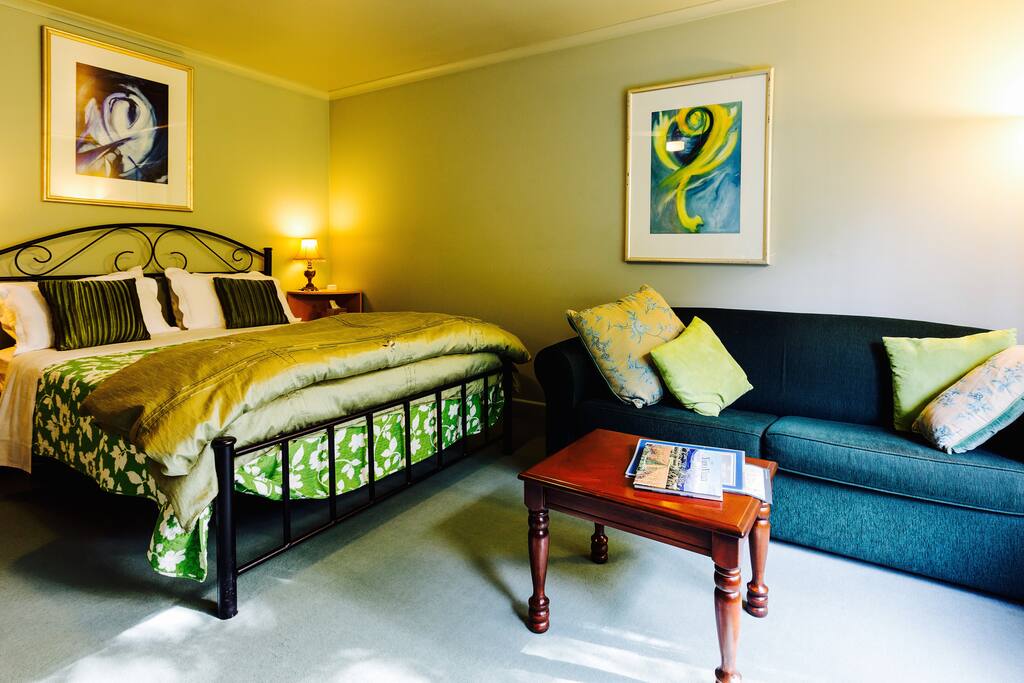 Queen ensuite room incl country cooked breakfast in price