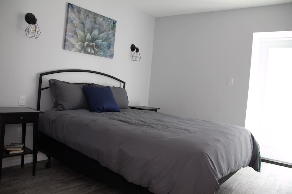 Bedroom with Queen Bed