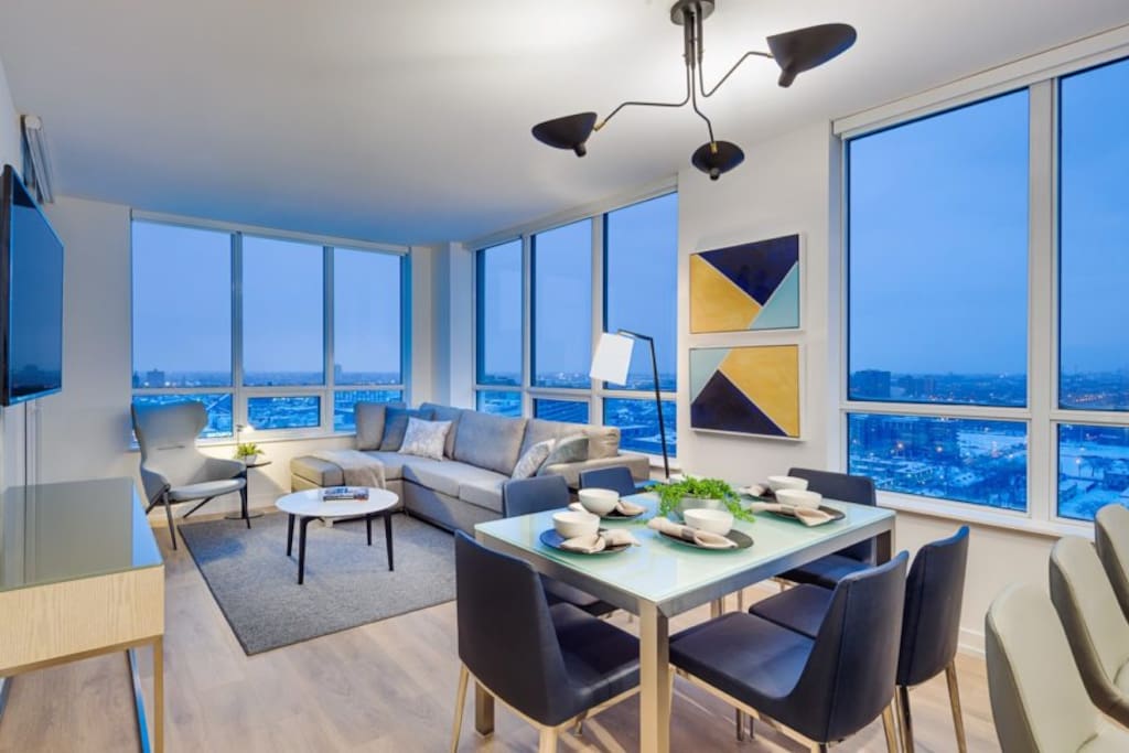 Stylish Living Room w/Private Balcony - The Hudson