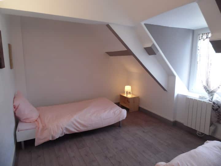 Spálňa 3, 2. poschodie, 2 jednolôžka (14 m²)