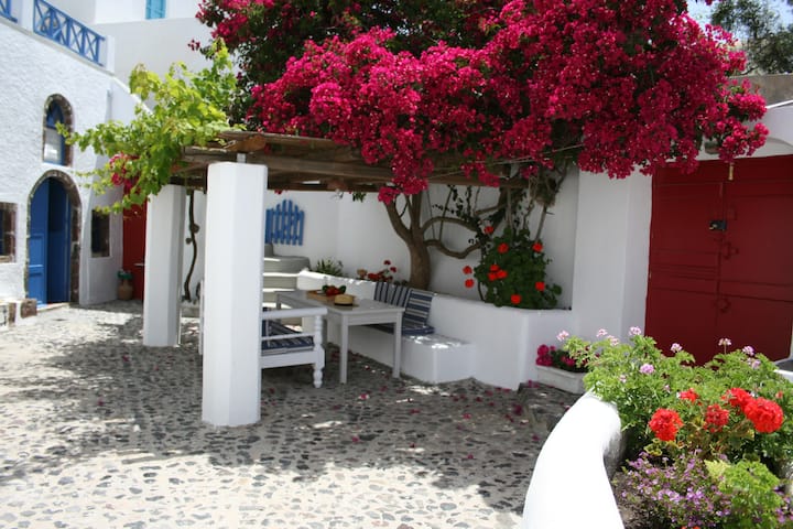 Canava 1870 (Traditional Distillery And Winery)