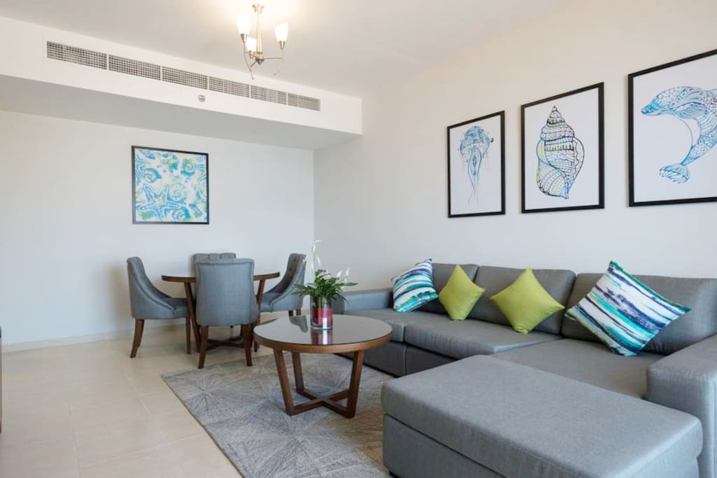Spacious & relaxing living area