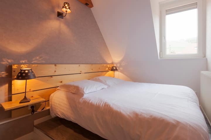 ห้องนอน 2 เตียงคู่ตู้เสื้อผ้า