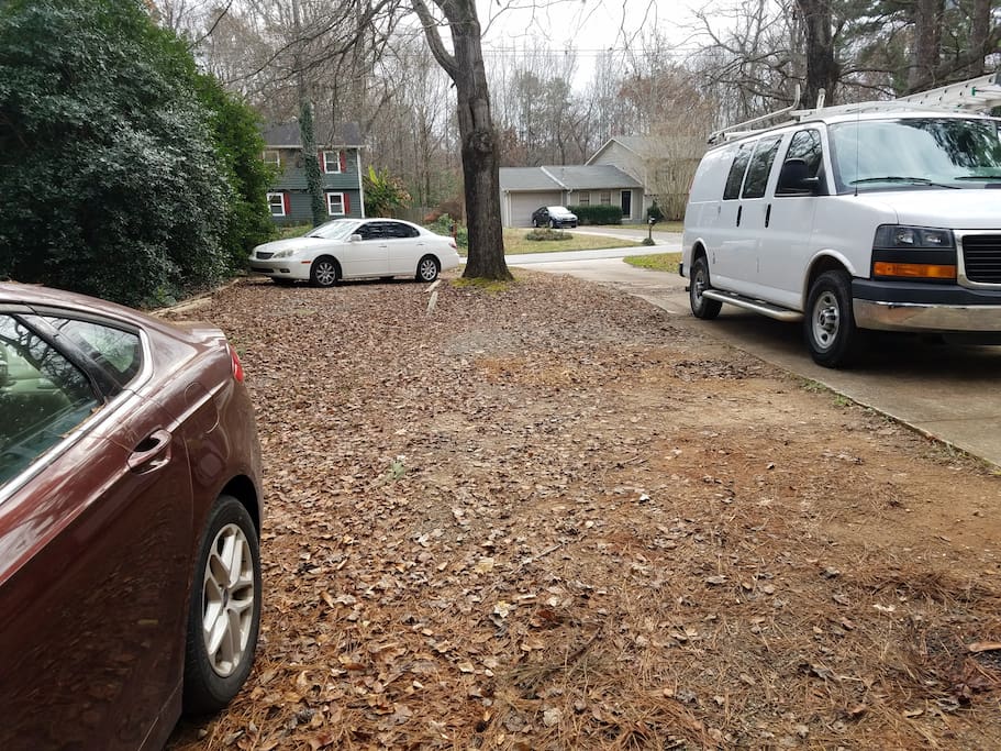 Multiple cars and trailer parking