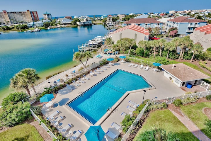 Cozy Harbor Condo With Private Beach Access! - デスティン, FL