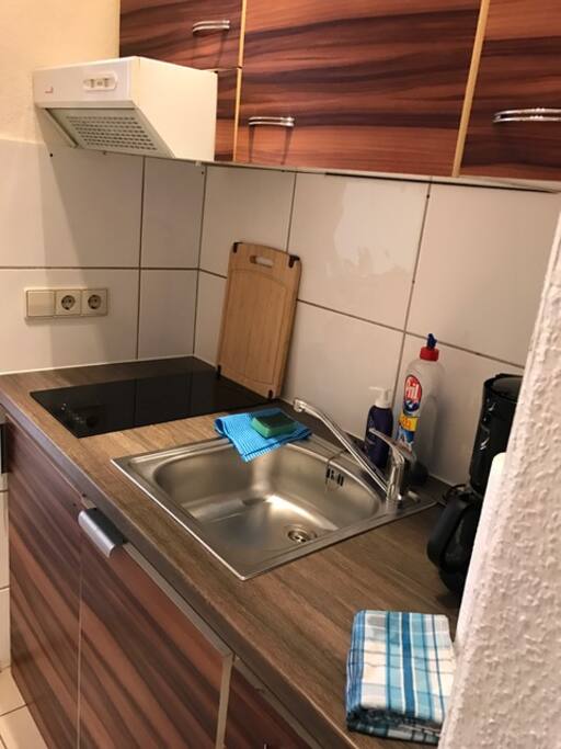 Kleine Küche, mit allem was man zum kochen benötigt!