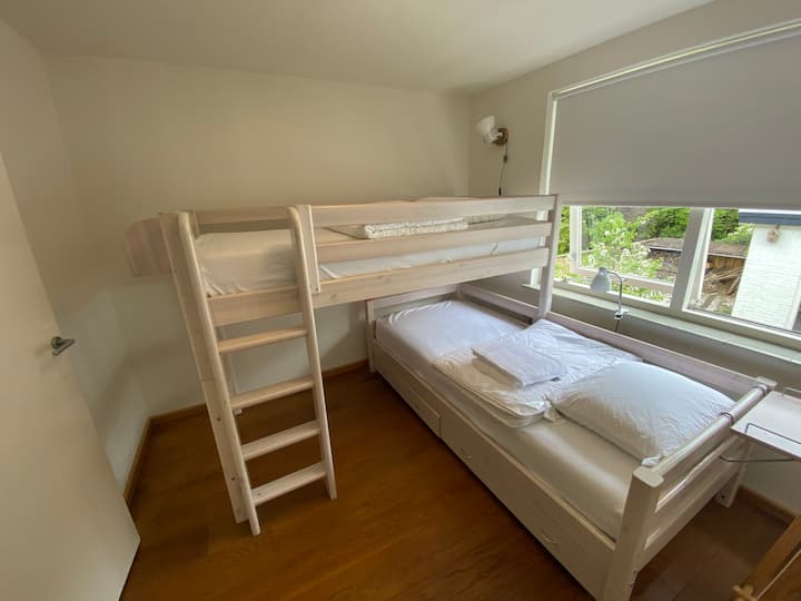Dormitorio 2. Litera Flexa con colchones muy buenos. También para adultos.