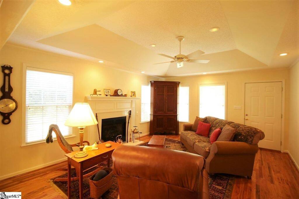 Living room are, picture taken a year ago so set up is different. Flat screen TV mounted and furniture different.