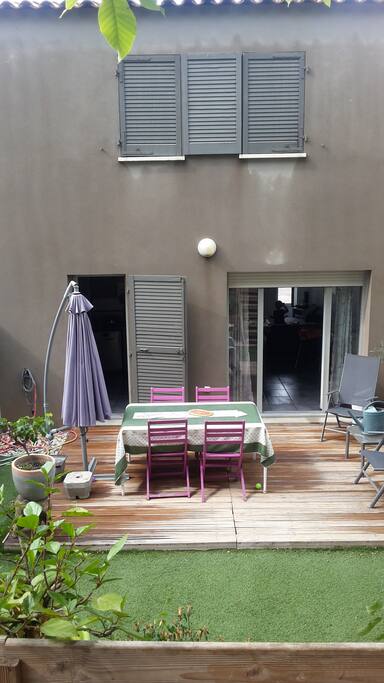 Maison vu de la partie haute du jardin