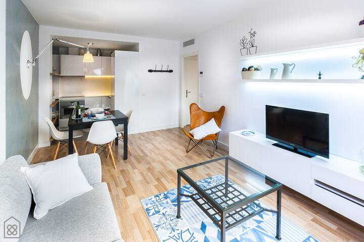 Family Gaudí Terrace gallery image 3