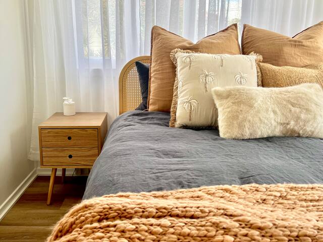 Salt+Pepper – Whole Duplex *Pets OK* 500m to beach gallery image 3