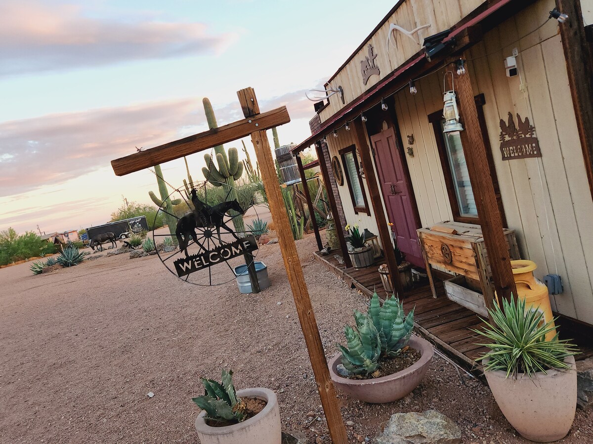 Tinyhouse near the Superstition Mountains Tiny houses for
