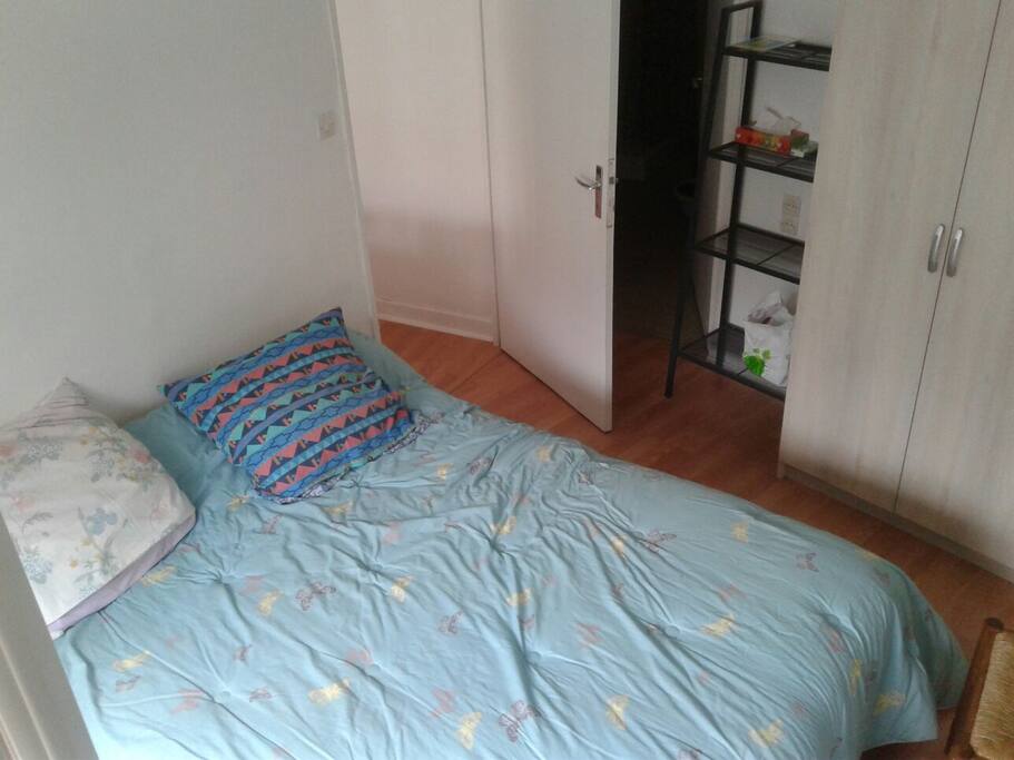 chambre lit 2 place dressing plus armoire