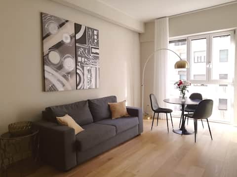 Top performing Airbnb: REPUBBLICA a Great Window of Milan Skyline in Milano