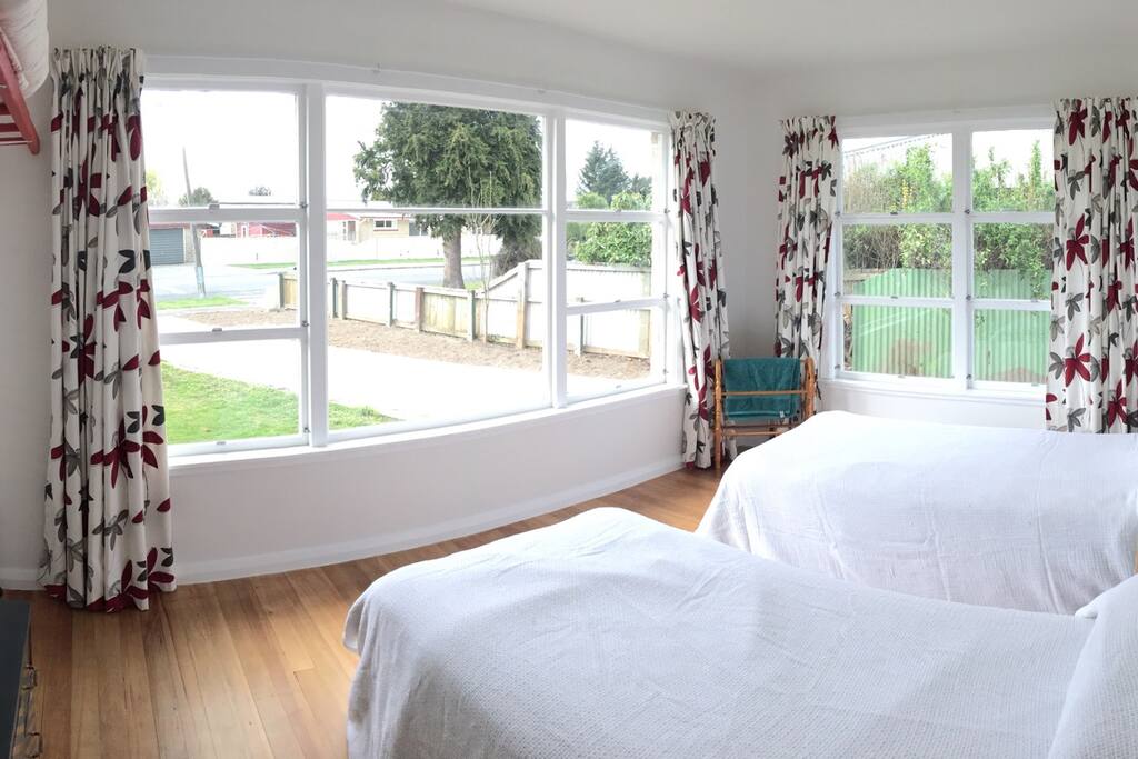 2 single beds.