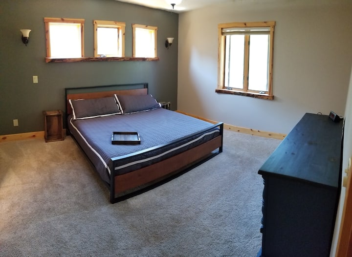 Მასტერ-საძინებელი En-Suite-თან ერთად