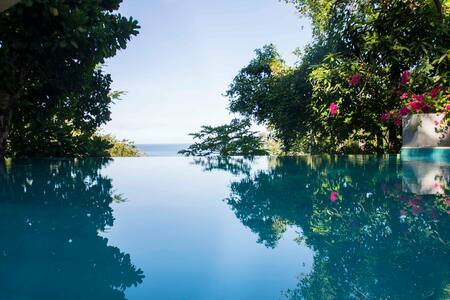 Unakanda White House