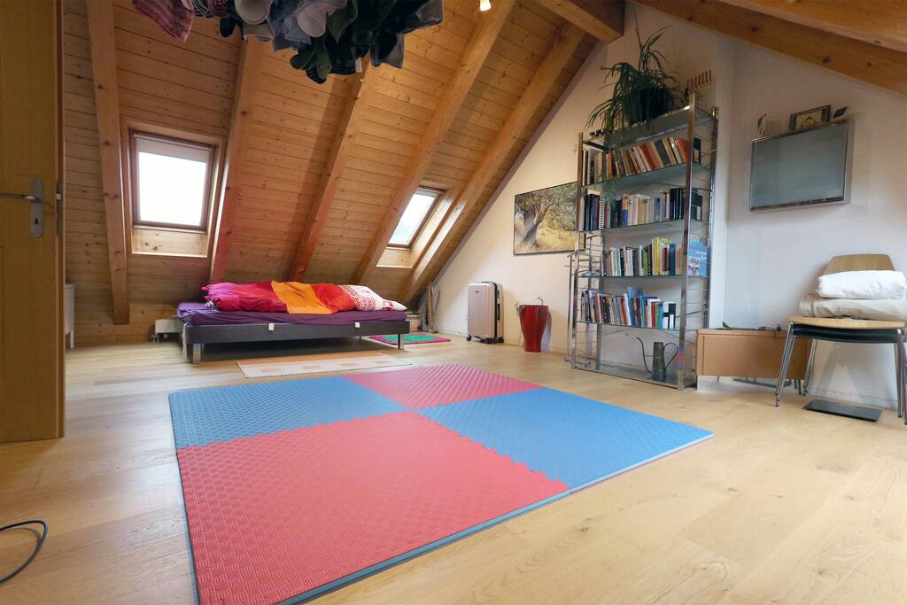 Grosses Schlafzimmer 2 im Dachgeschoss