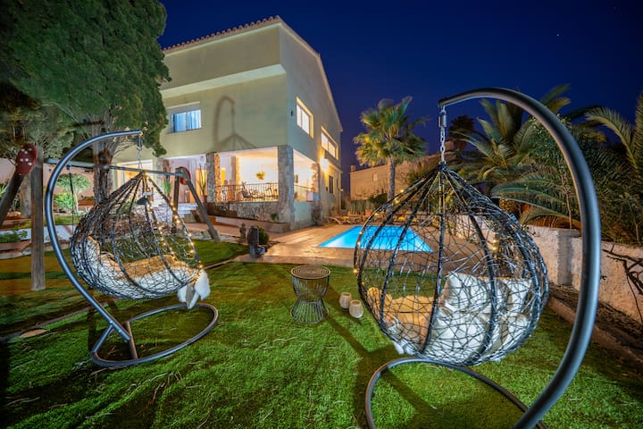 Villa Lux Gallery – Family, Private Pool, BBQ, A/C
