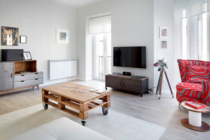 Zurriola Zinema by FeelFree Rentals gallery image 5