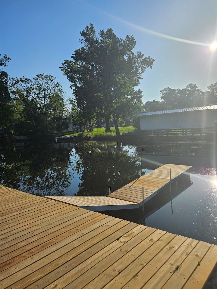 Chanmar Lodge on the water Houses for Rent in Astor, Florida, United