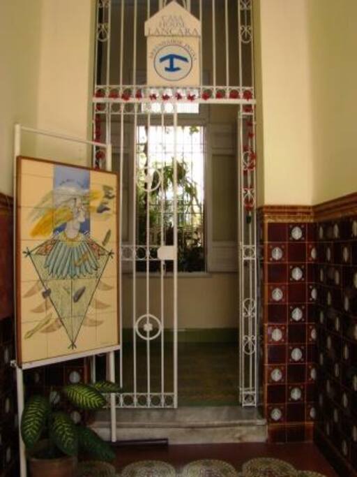 Entrada principal a las areas comunes