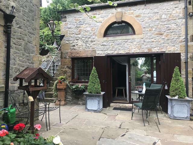 Airbnb Edensor Holiday Rentals Places To Stay England