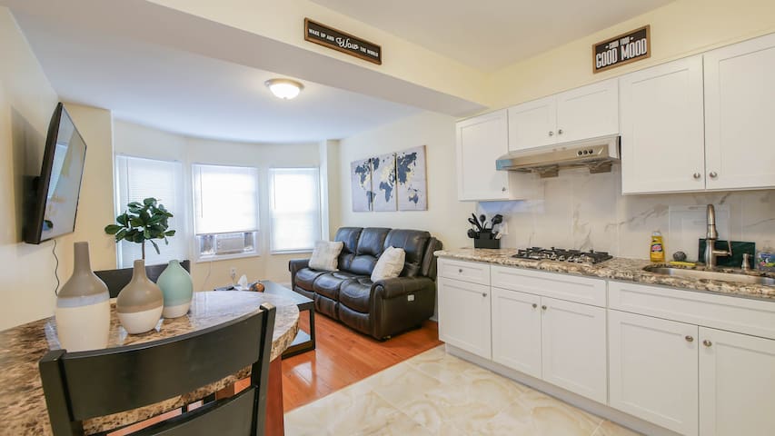 Beach Block Apartment 3 With Parking Pass