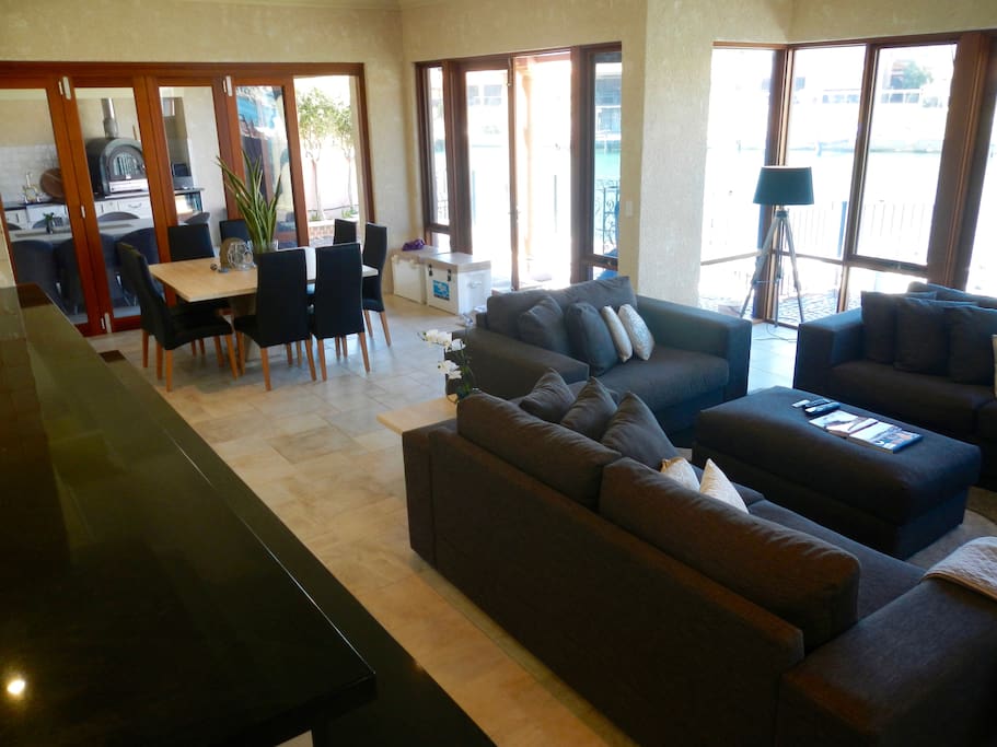 Large Open Plan Lounge/Dining Area