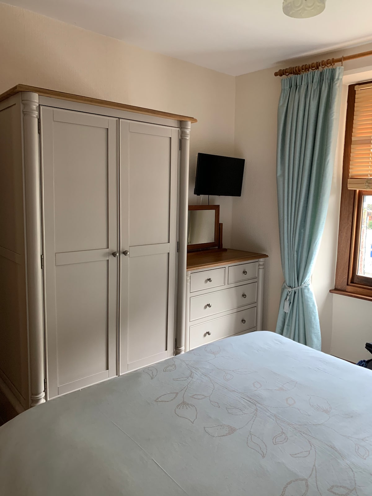 חדר שינה כפול ראשי - מיטת קינגסייד