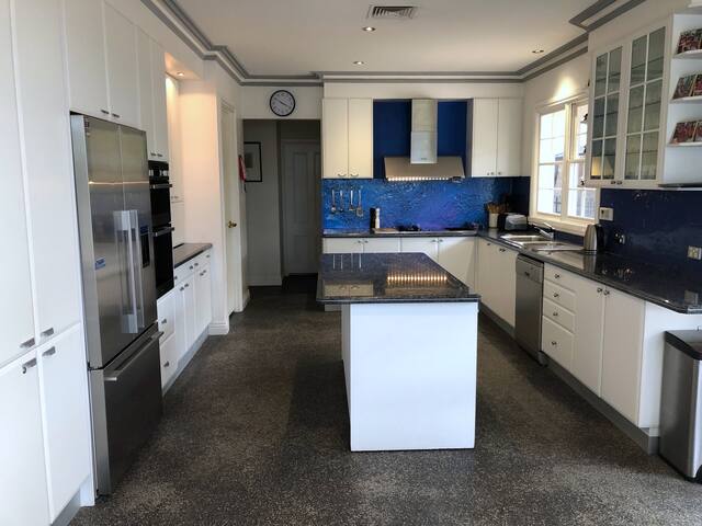 beach-house-ocean-bayside-beaches gallery image 5