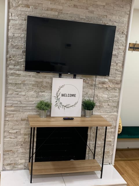 Popular Airbnb listing: Home in ATL 10 min to Airport in Lakewood Heights