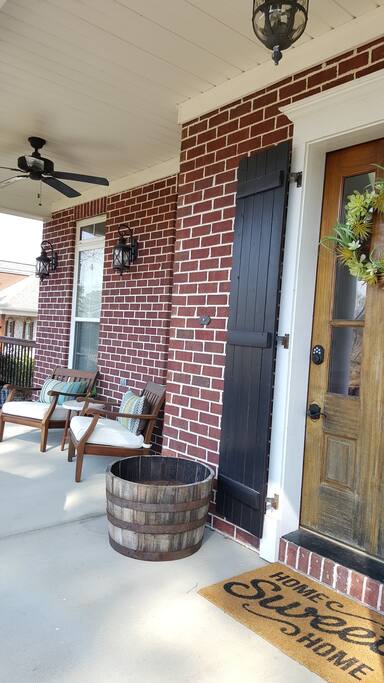 Front porch lounge