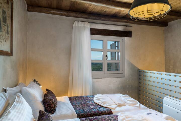 Luxury Villa Sifis, heated pool, seaview, quiet gallery image 3